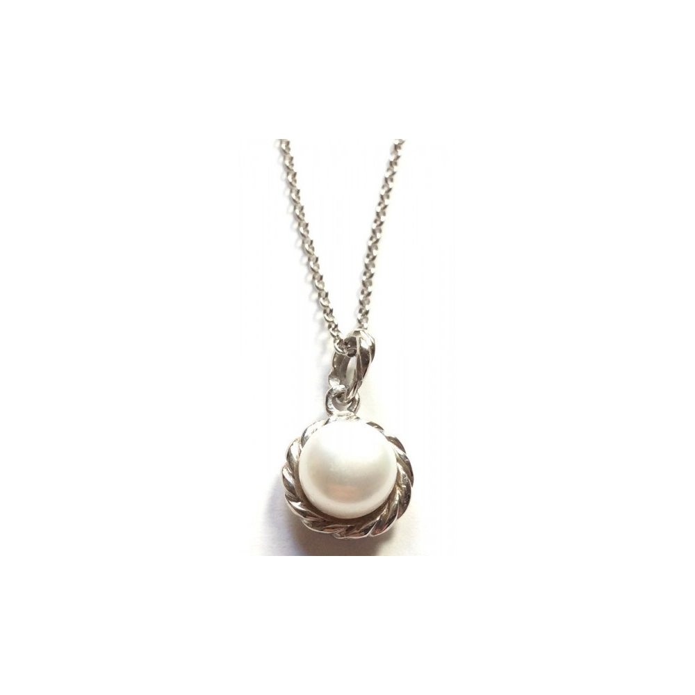 Silver necklace with pearl