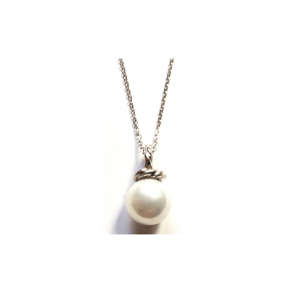 Silver necklace with pearl