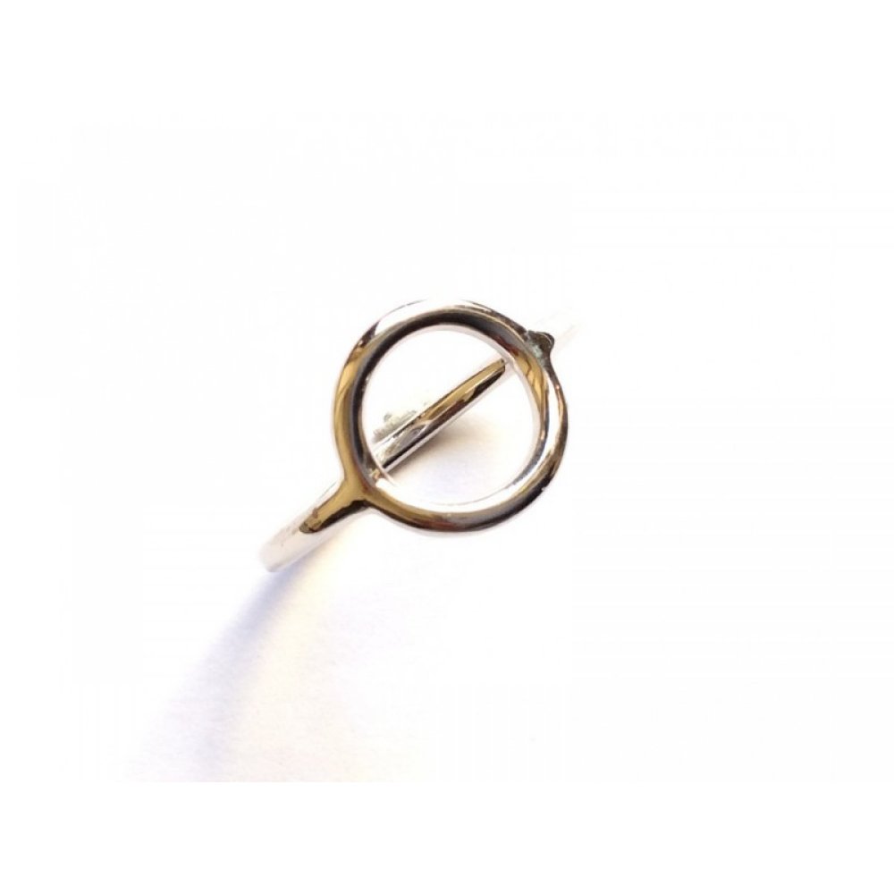 Silver ring with circle motif