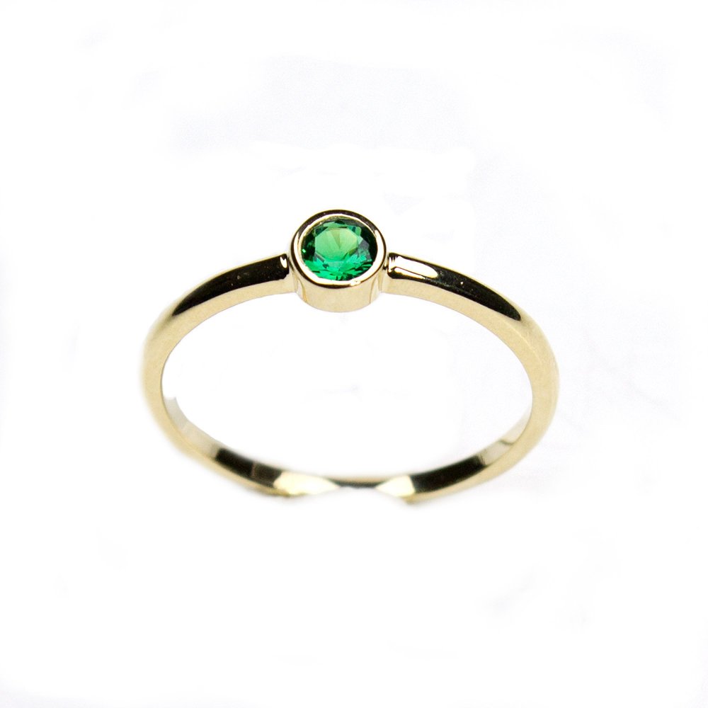 K9 gold ring with green zircon