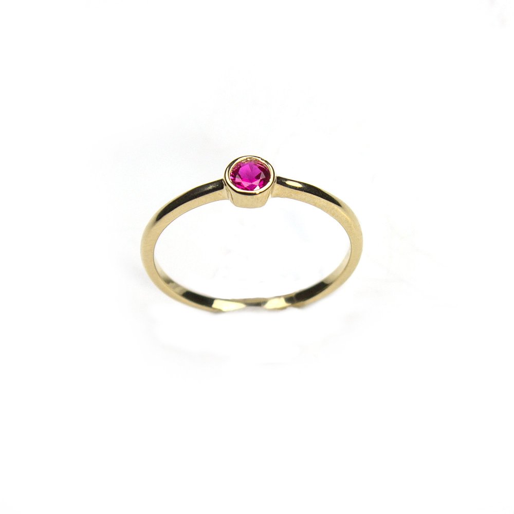 K9 gold ring with red zircon