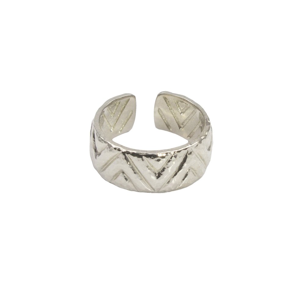 Silver Ring Interlaced Corners
