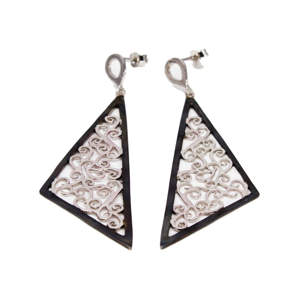 Ασημένια σκουλαρίκια με δίχρωμο τρίγωνο μοτίφ