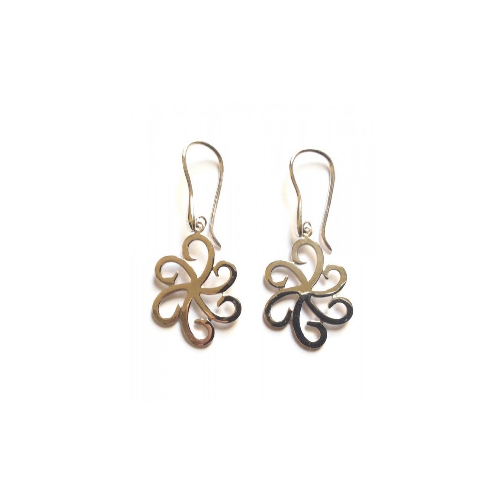 Silver earrings with a daisy motif