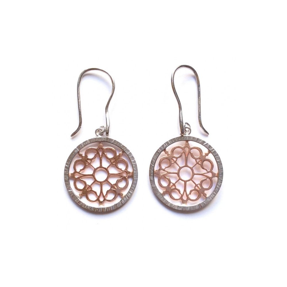 Silver earrings with two-tone round motif