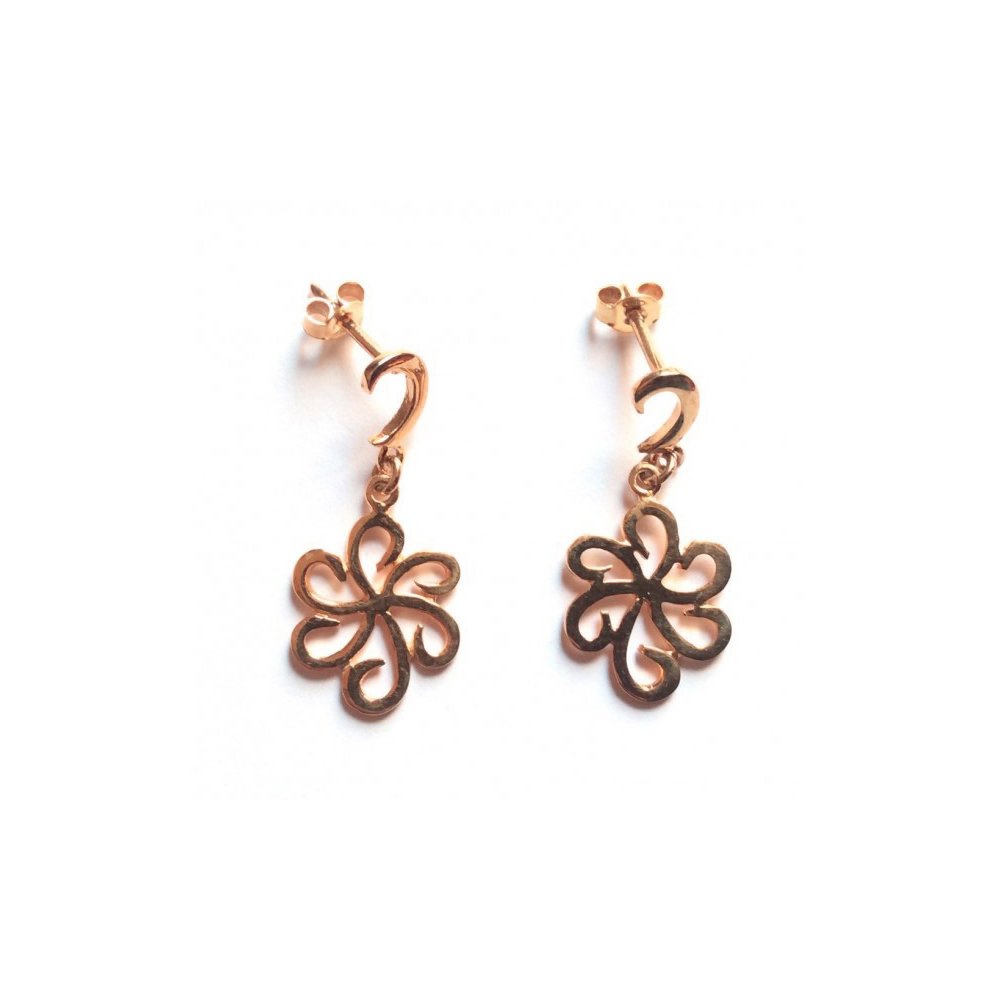 Silver earrings with a daisy motif