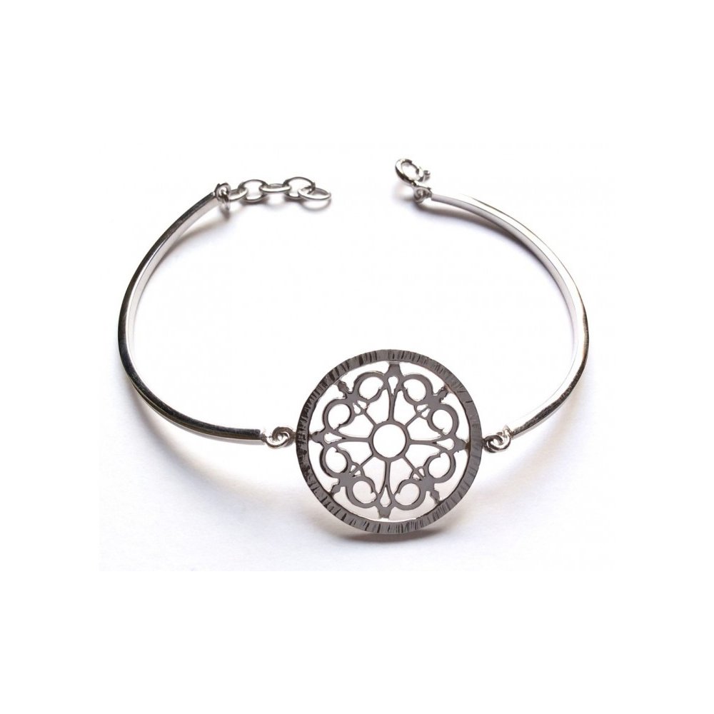 Silver rod bracelet with round motif