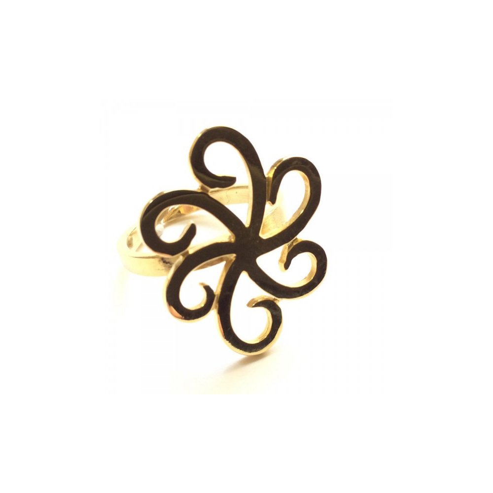 Silver ring with daisy motif