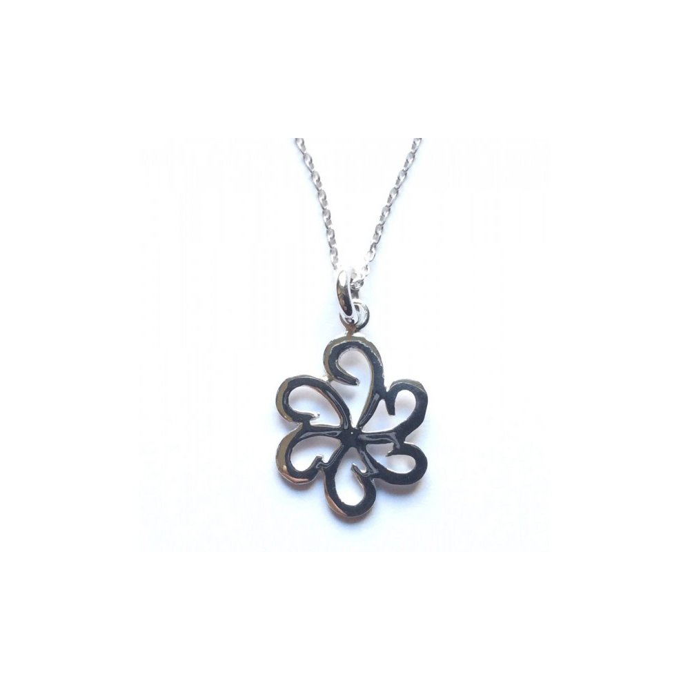 Silver necklace with daisy motif