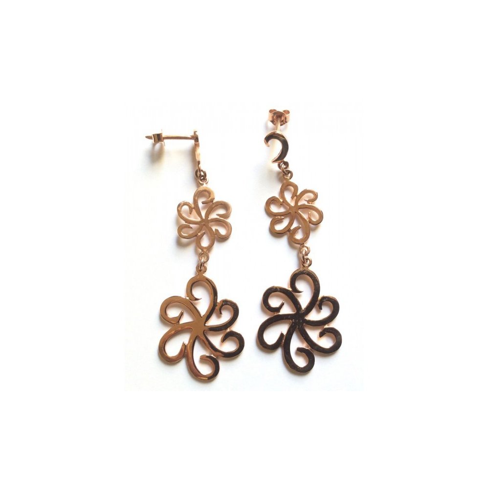 Silver earrings with a daisy motif