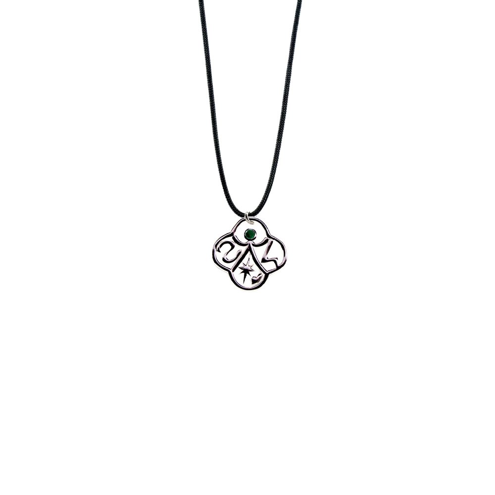  Silver necklace "Syn ston anthropo" with green cz & string