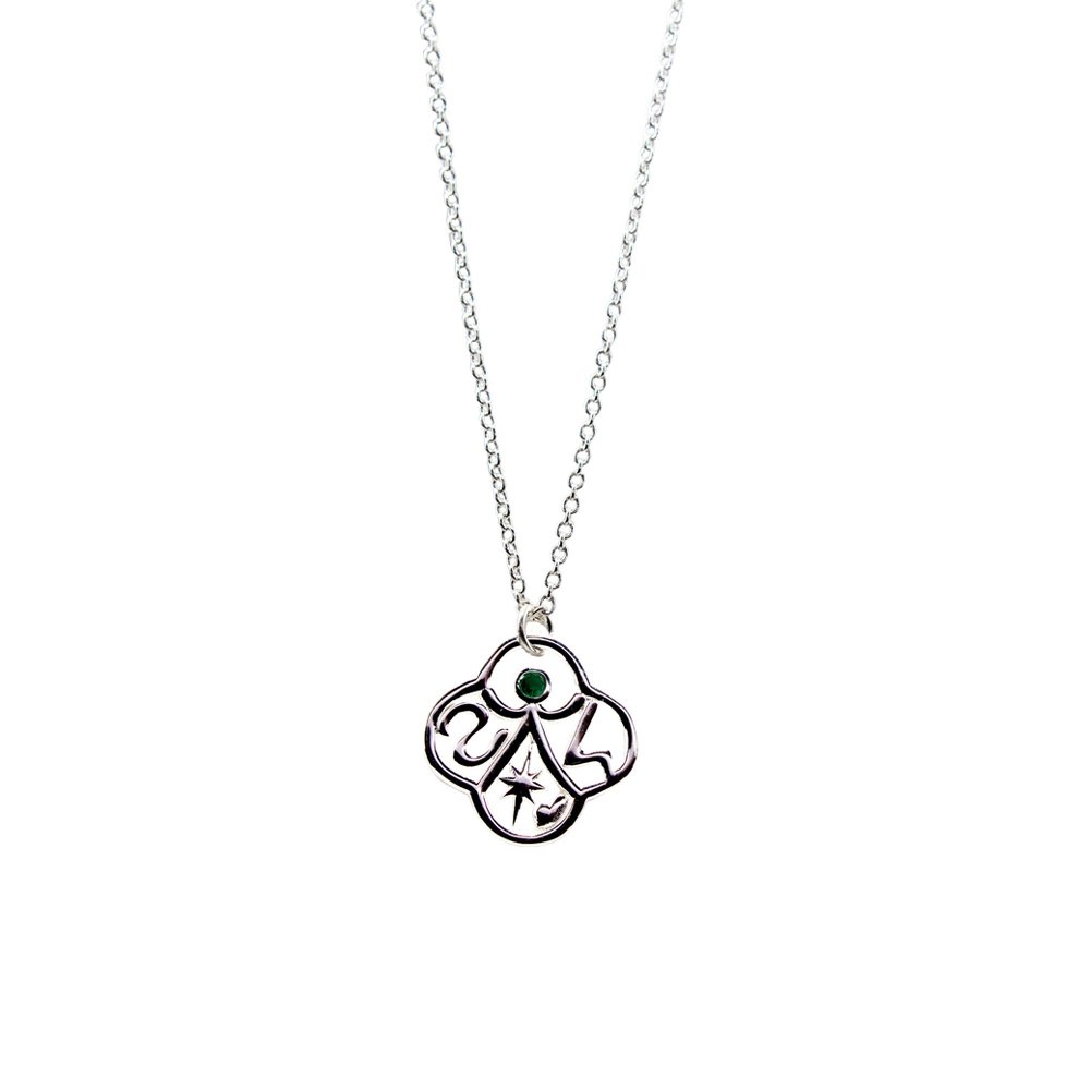 Brass necklace "Syn ston anthropo", small motif with green zircon & chain
