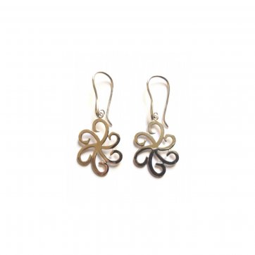 Nostalgia Silver earrings with a daisy motif